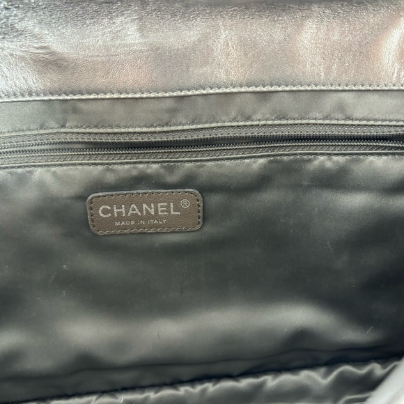 CHANEL Rare & Iconic ICE CUBE Metallic Logo Flap shoulder bag - Picture 10 of 14